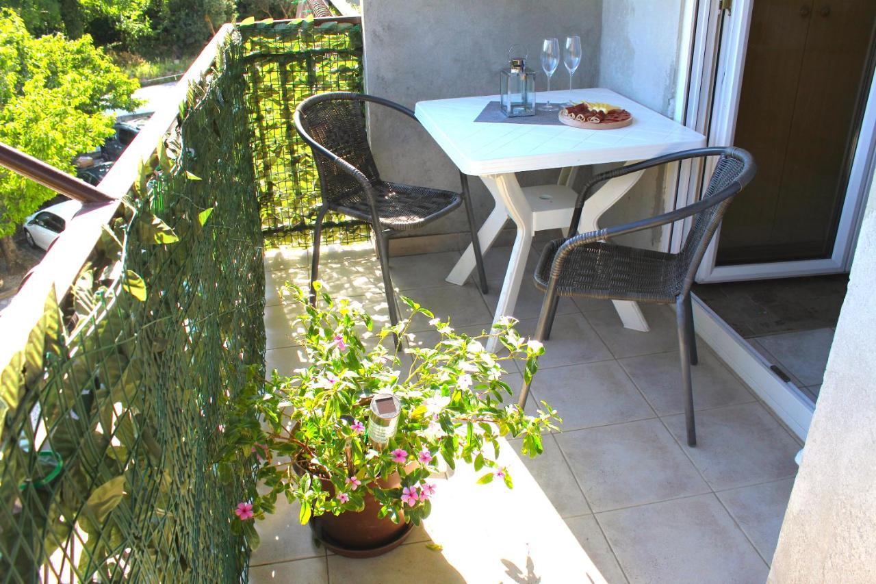 Apartments Nature Omis Exterior photo